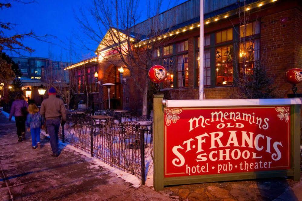 Mcmenamins Old St. Francis School Hotel Bend Exterior foto